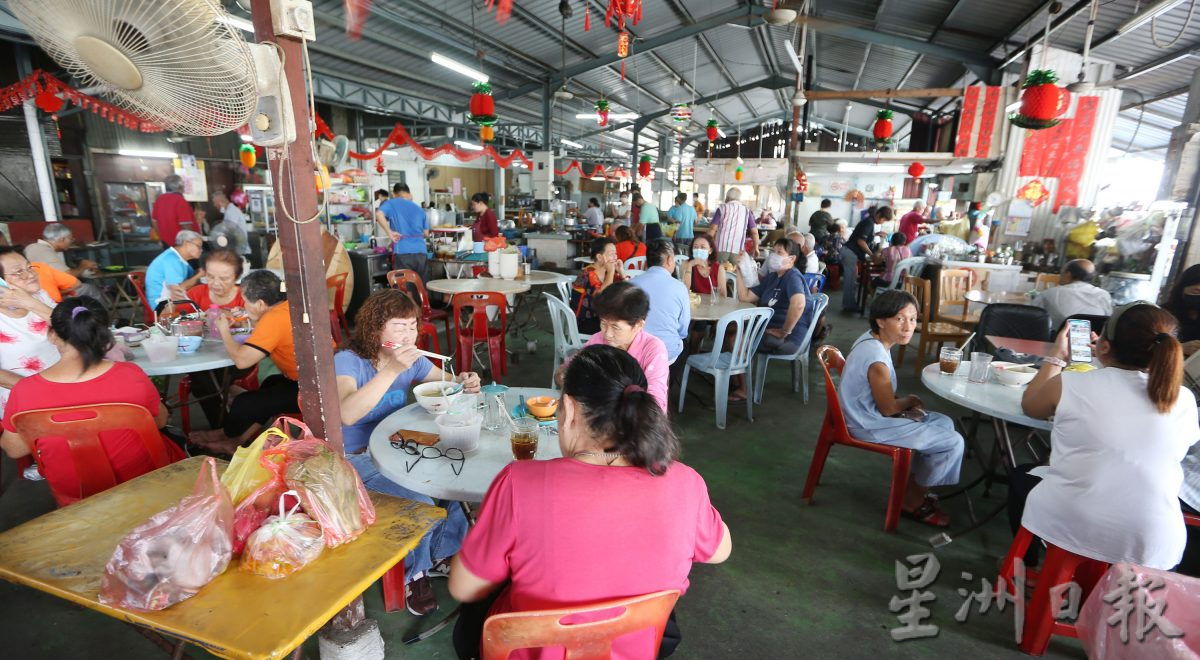 租金便宜没聘员工成本低 怡巴刹平价食物 受欢迎