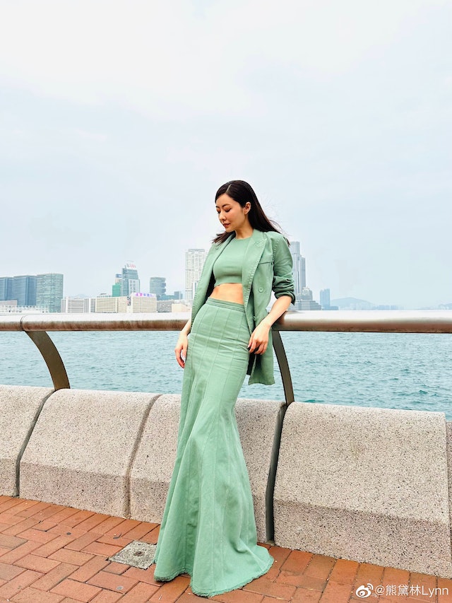 穿中空装露马甲线被酸沧桑 熊黛林霸气回呛:我!最!美!