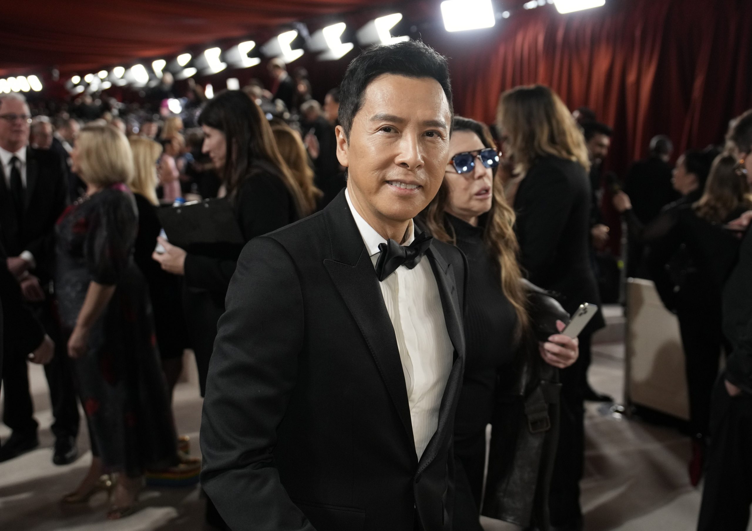 第95届奥斯卡｜甄子丹上台任引言人 王丹PO照再呛	