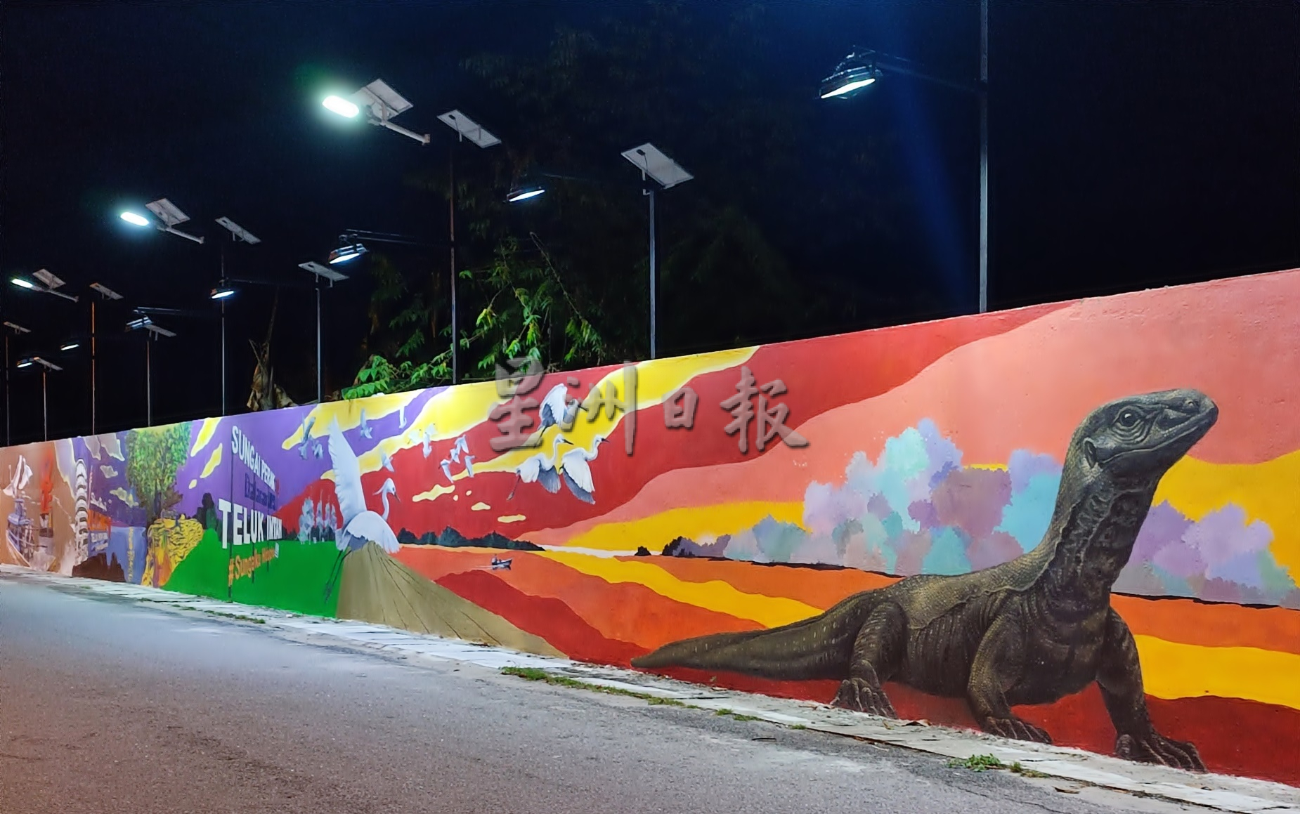 置路灯全面照明 夜游安顺赏壁画