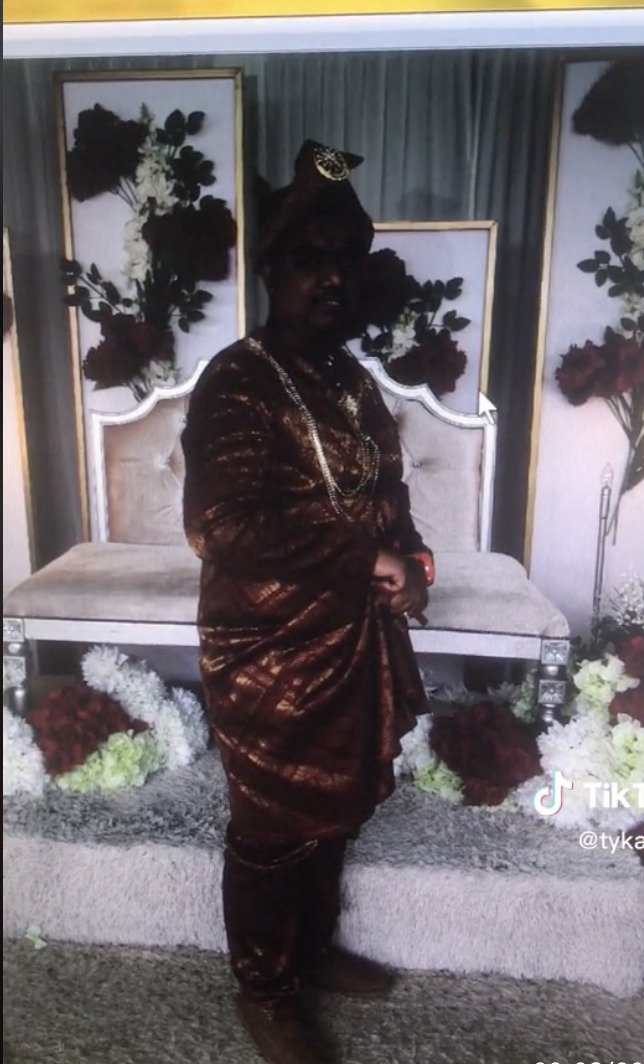 聘摄影师拍婚照踩“地雷” 新娘：“老公变黑人牙膏代言人”