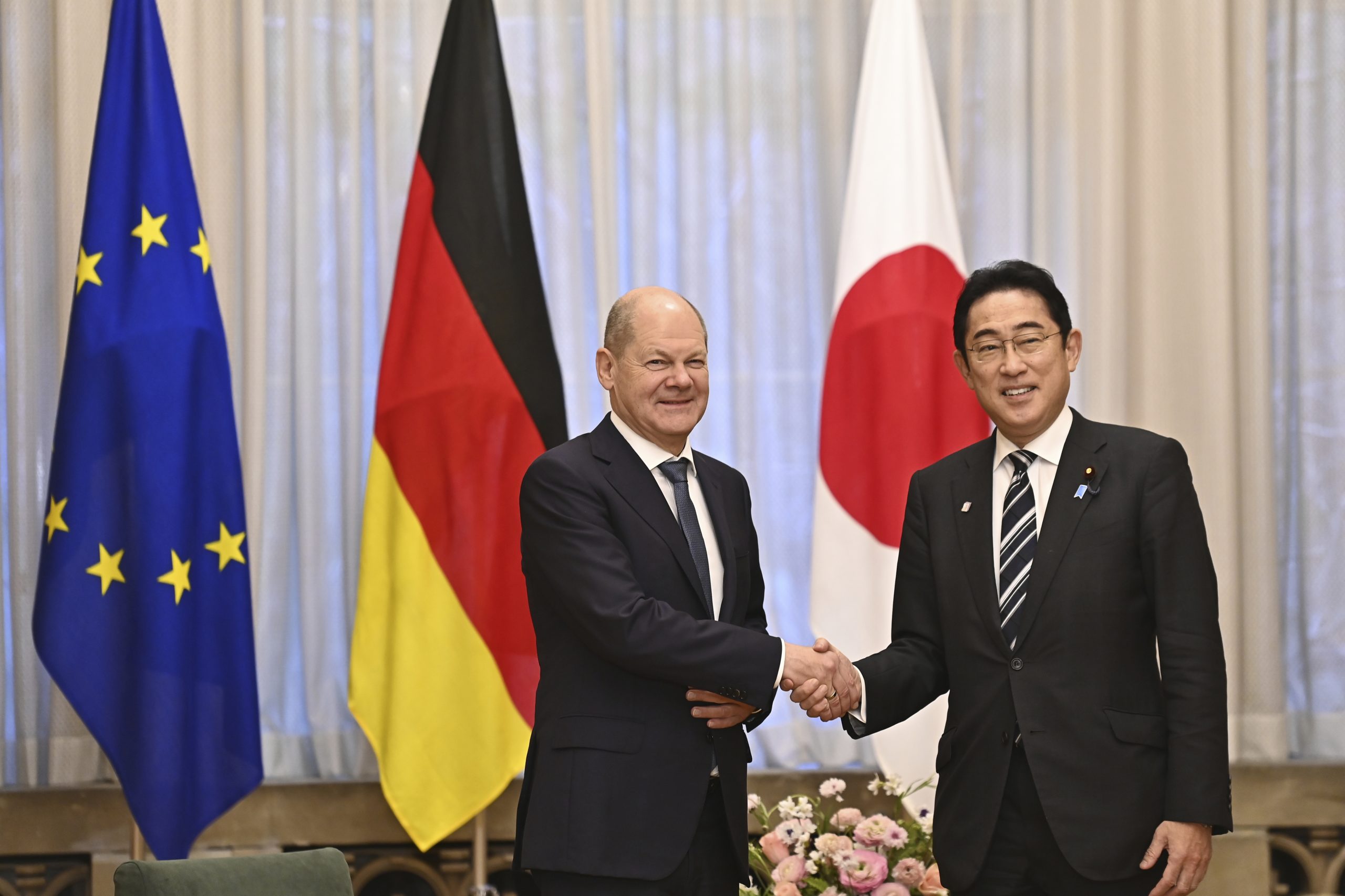 肖尔茨与多名部长访日 与岸田文雄举行政府间磋商