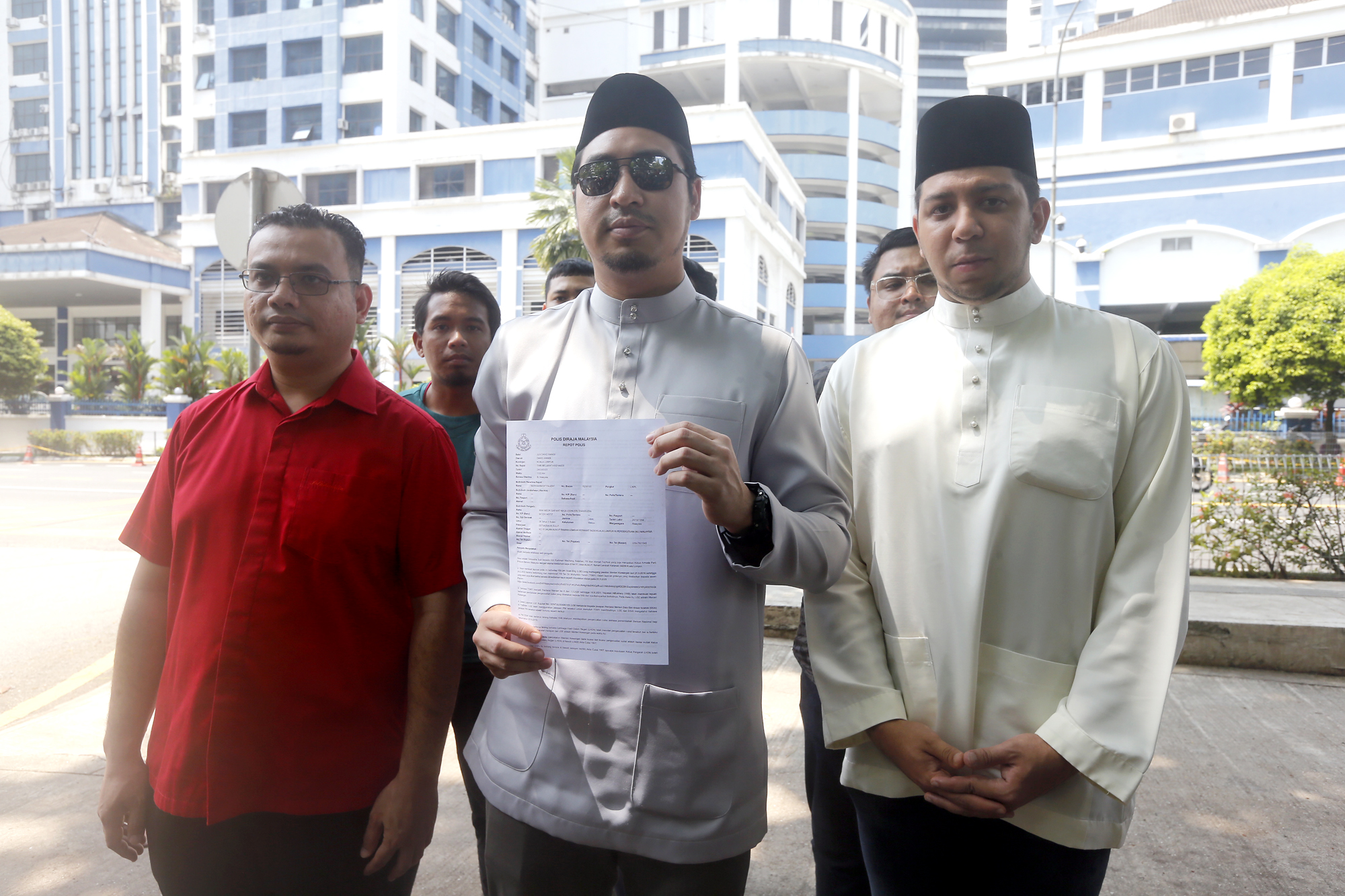 艾布卡利基金会税务地位风波|“首相言论不实” 袁怀绍报警 促查安华林冠英