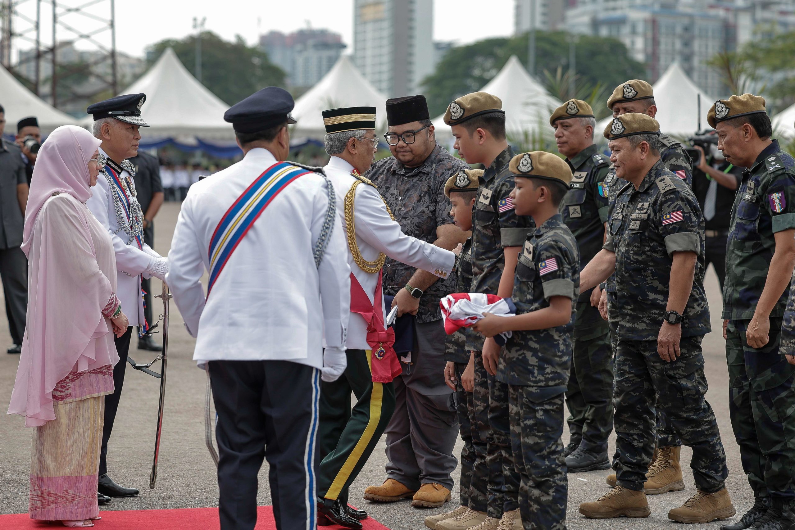 苏禄军入侵沙巴拿笃10周年，安华感伤落泪