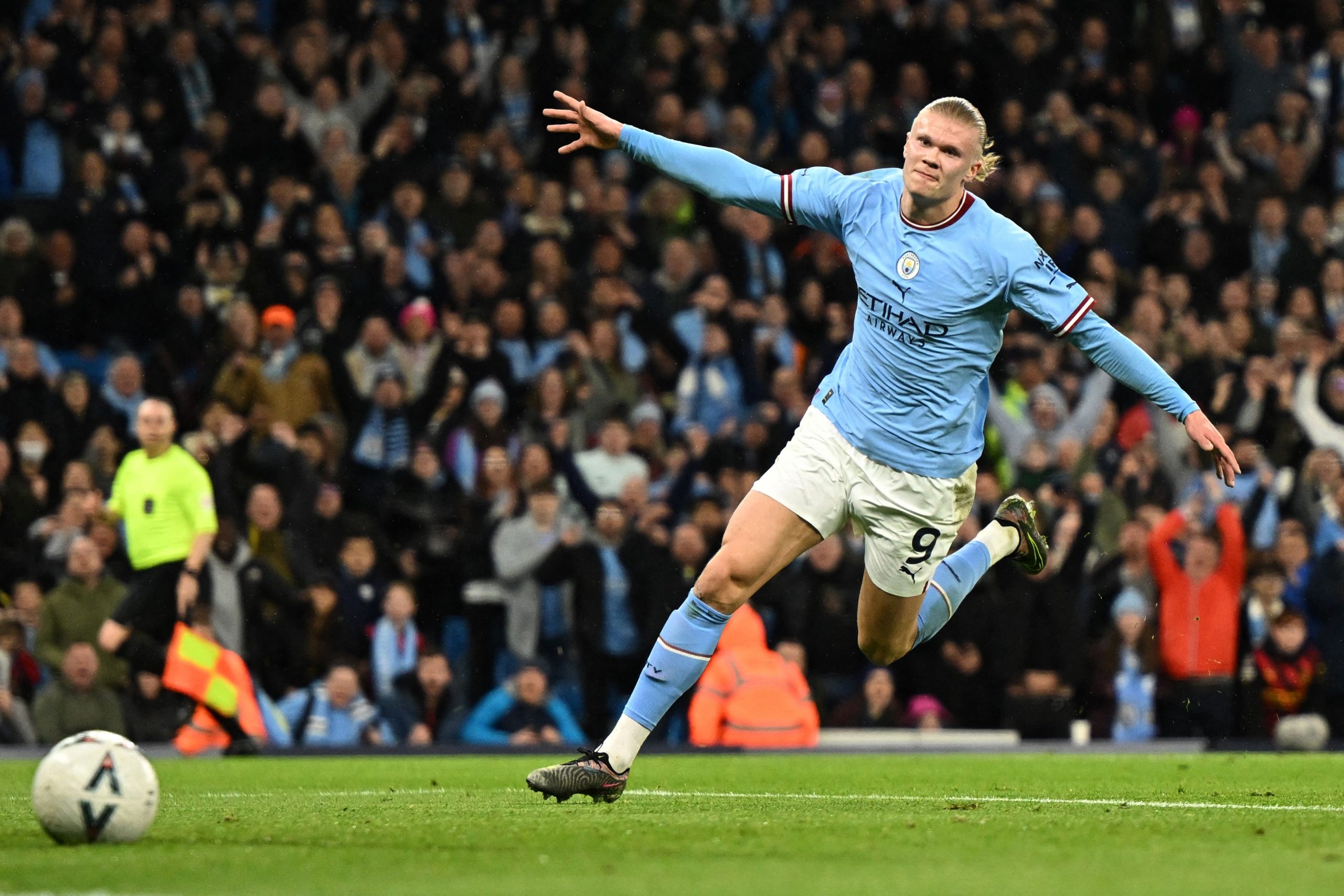 英足总杯8强赛|毫不给前名宿孔帕尼颜面 曼市6弹狂轰伯恩利