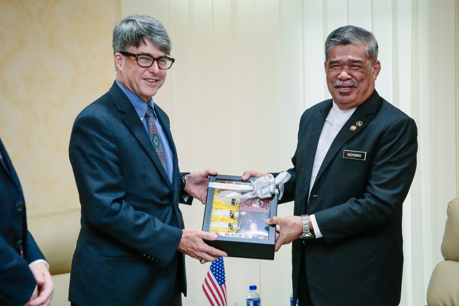 莫哈末沙布接获美国大使拜访