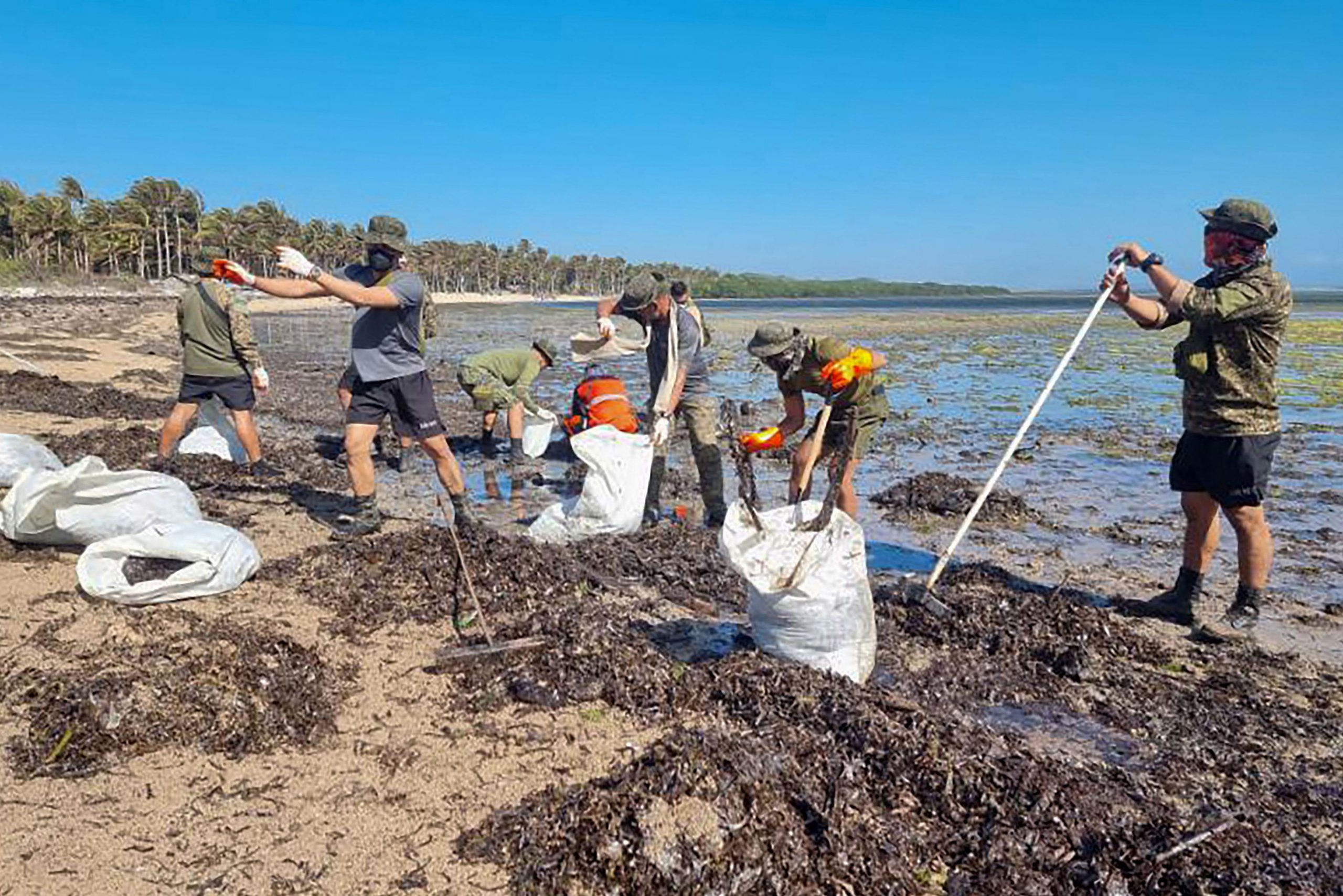 菲律宾沿海油轮漏油 附近居民接连生病