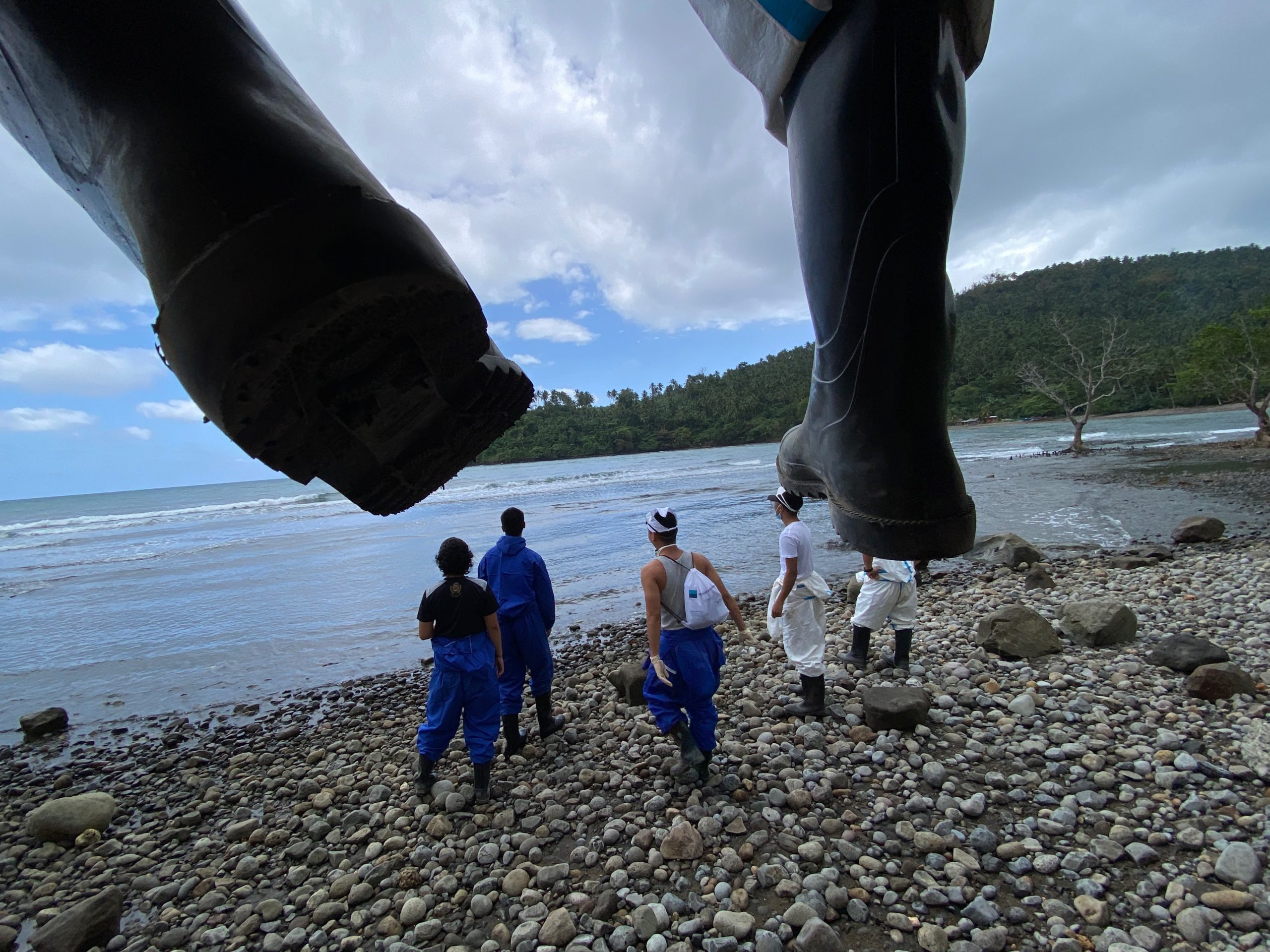 菲律宾沿海油轮漏油 附近居民接连生病