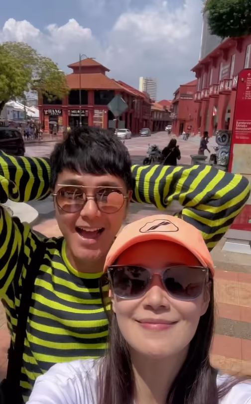 萧正楠生日与黄翠甜蜜出游 马六甲河畔高唱《You Are My Sunshine》	