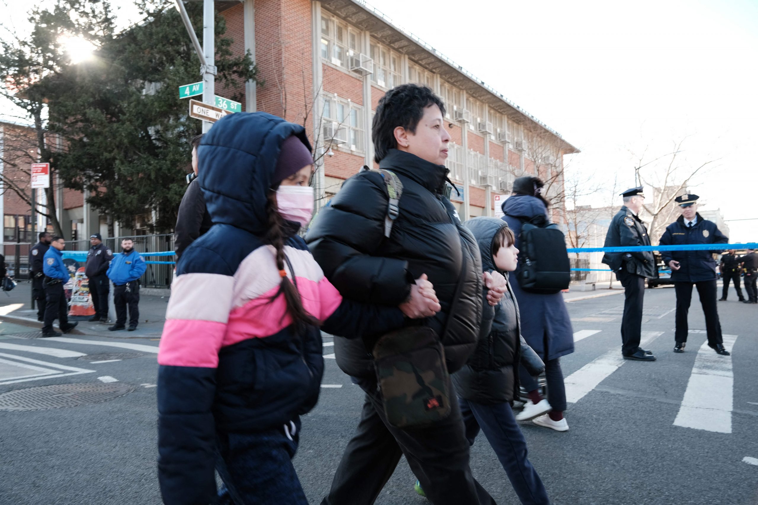 蒙面抢案频发！纽约市长吁进店摘口罩 　网轰：把人当罪犯