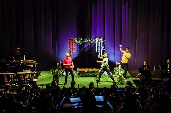 西北孤鸟／扮演、游戏、交响乐；距离、参与、说书人──一部经典改编为儿童剧的方式	