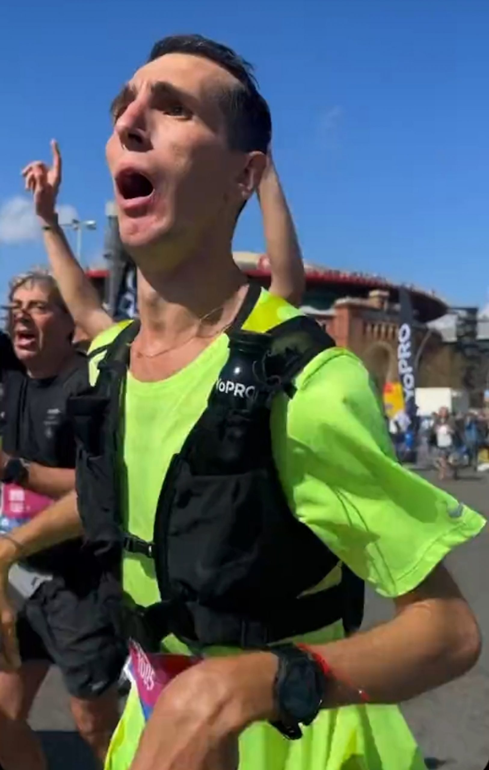 西班牙脑瘫青年成首位76%残疾者跑完马拉松 数百万人见证冲线