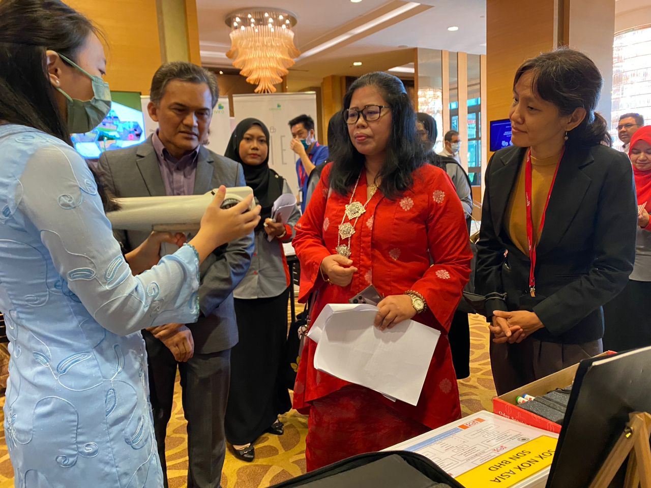 请签发(大北马)莎丽法:“申请者明知仍存有许多批漏,依然反复尝试,抱著侥幸过关心态。”