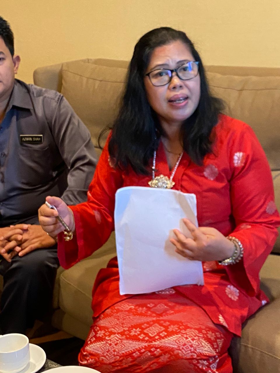 请签发(大北马)莎丽法:“申请者明知仍存有许多批漏,依然反复尝试,抱著侥幸过关心态。”