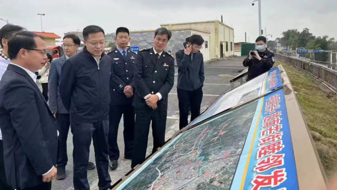 赵立坚巡视中越边境 粉丝留言“风采依旧”