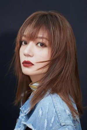 赵薇遭封杀1年半 47岁生日露脸谢粉丝不离弃