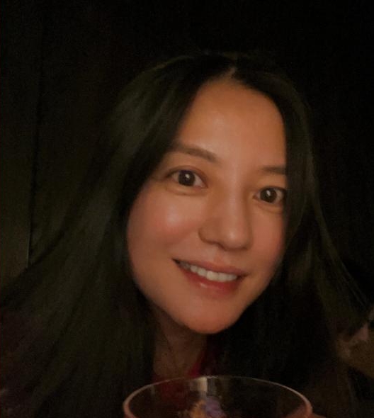 赵薇遭封杀1年半 47岁生日露脸谢粉丝不离弃