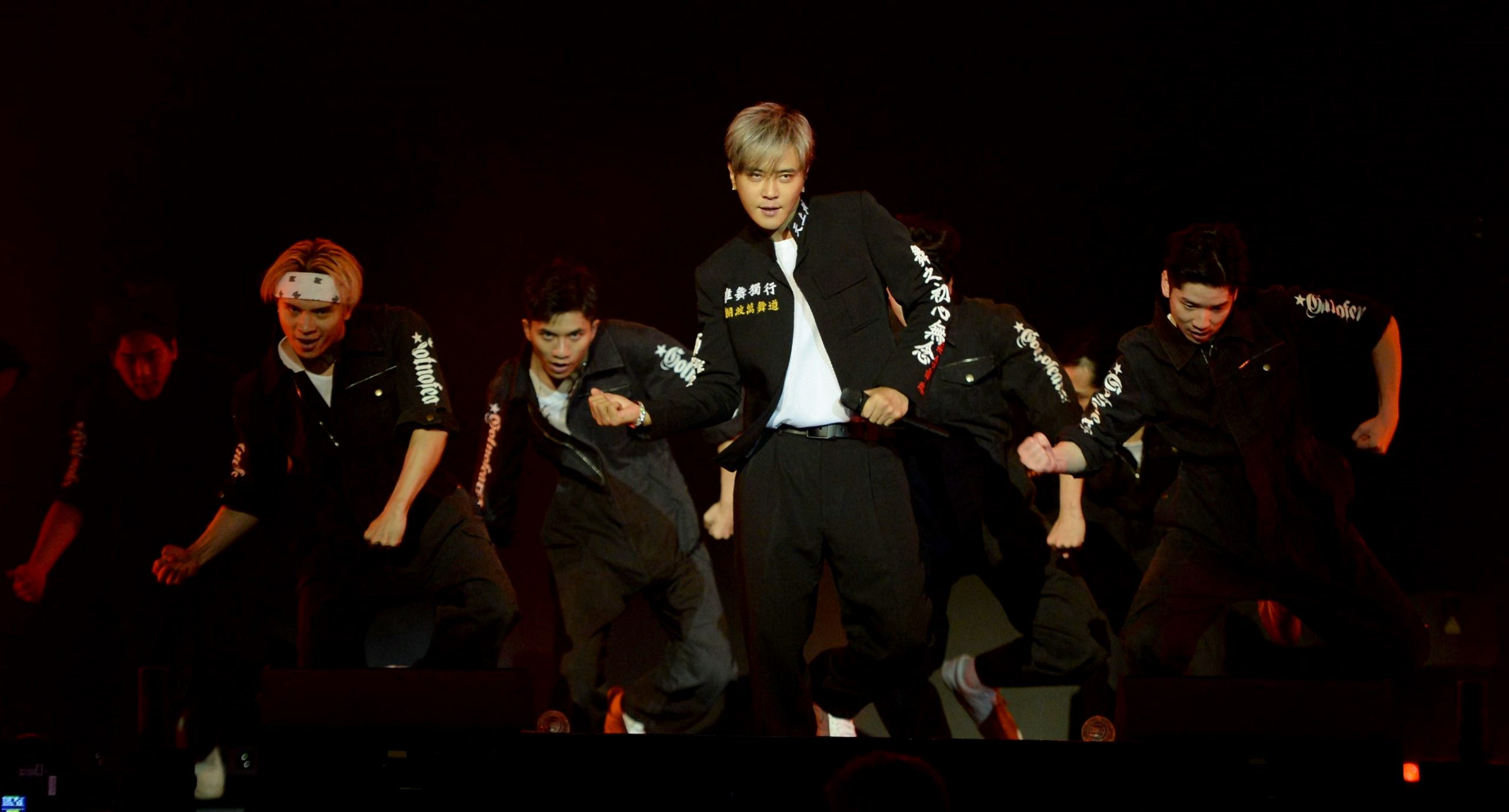 跳到内裤湿粉丝喊脱掉  小猪：大马不能脱！ 