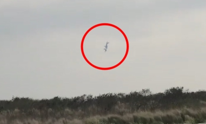 轻航机坠毁画面曝 爬升失动力瞬间下坠爆炸