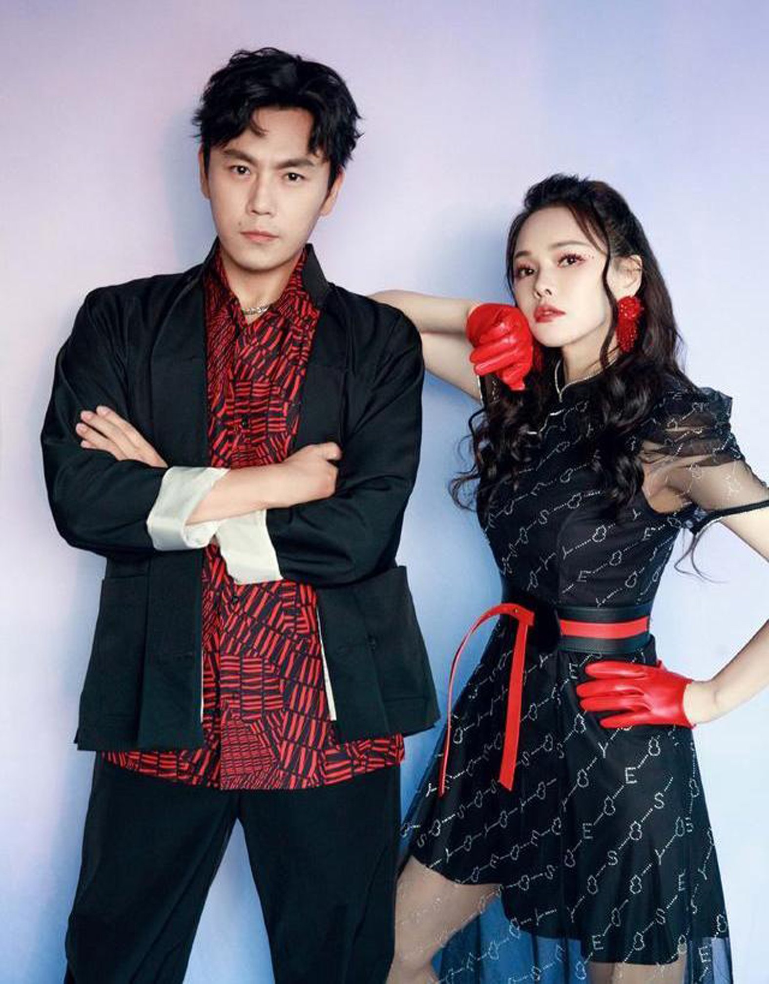 近来少晒全身照 55岁伊能静被瞎爆怀三胎