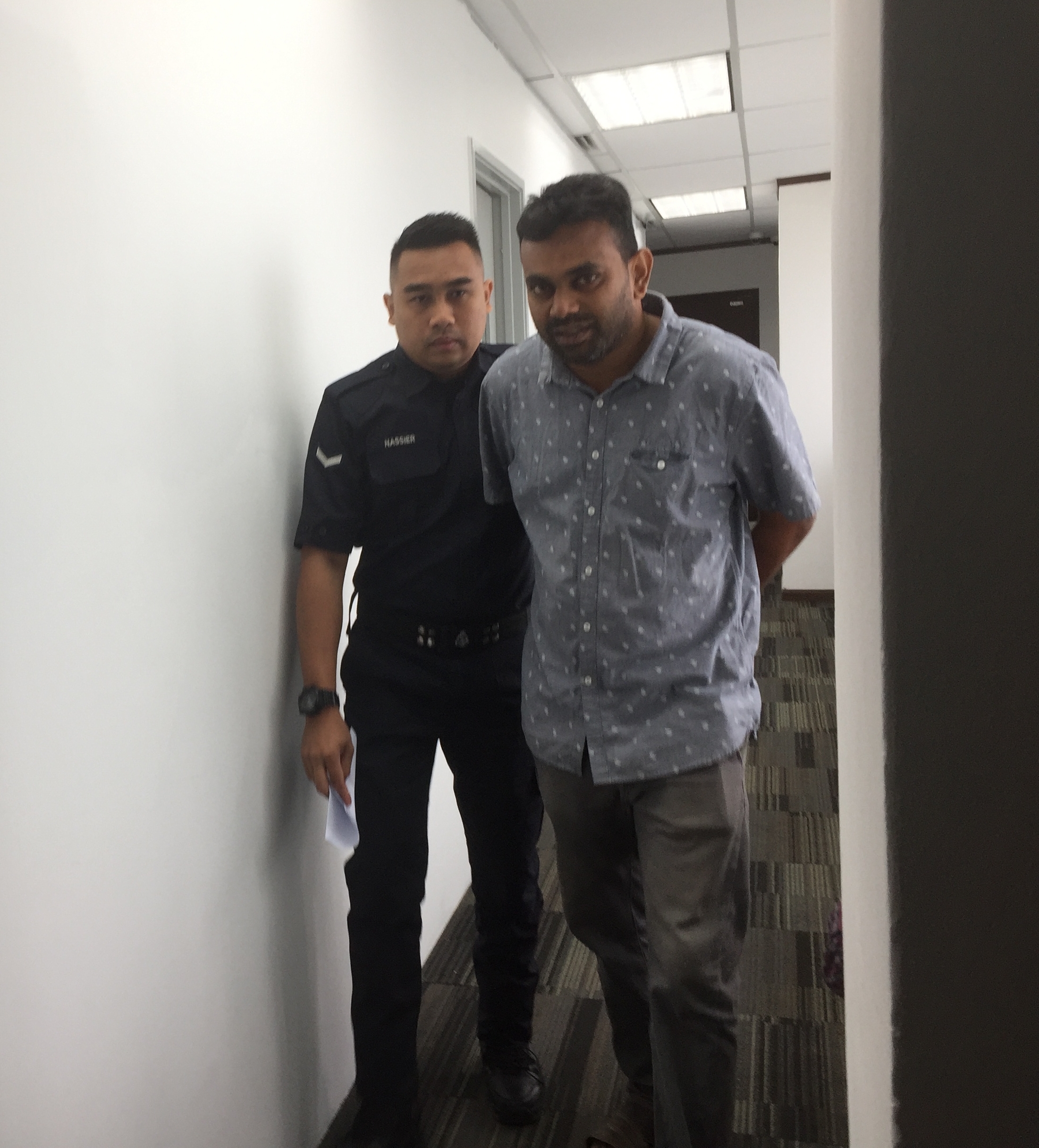 通缉犯被控行贿认罪 无法缴罚款需监禁1月