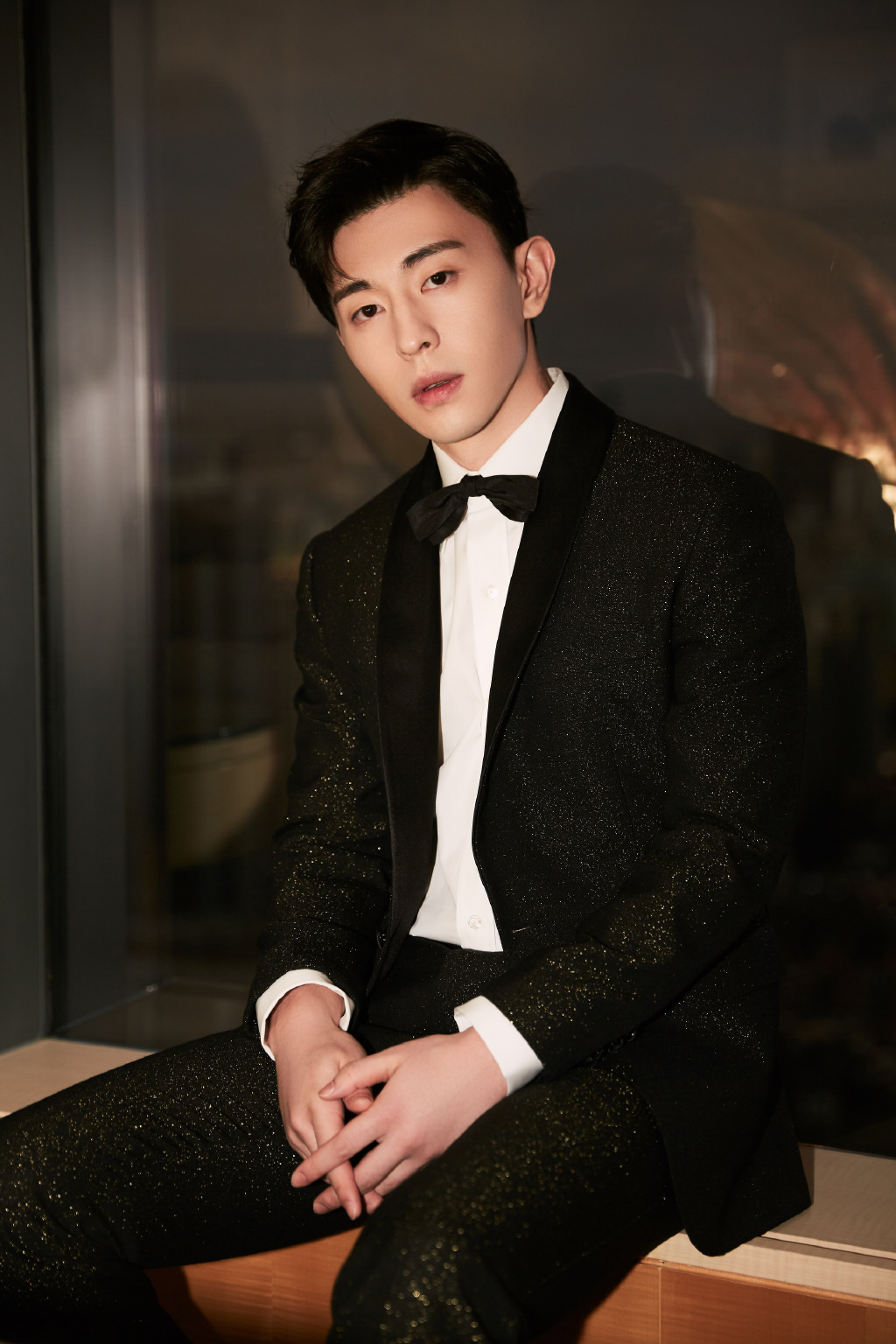 邓伦偷税风波后罕见露面 蓄须被酸贵公子变流浪汉