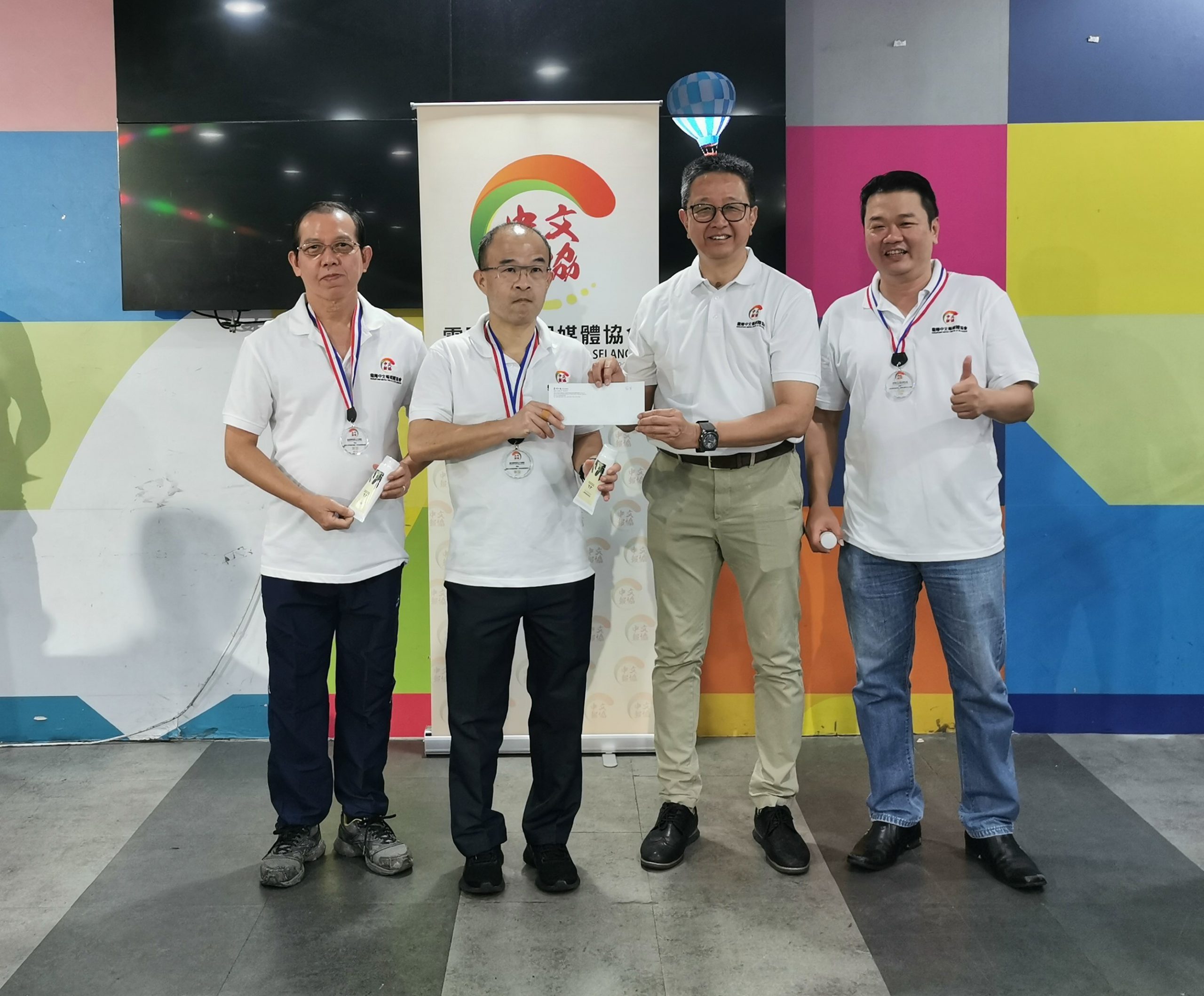 邓章钦:政界与华社桥梁 中文报有效传达资讯