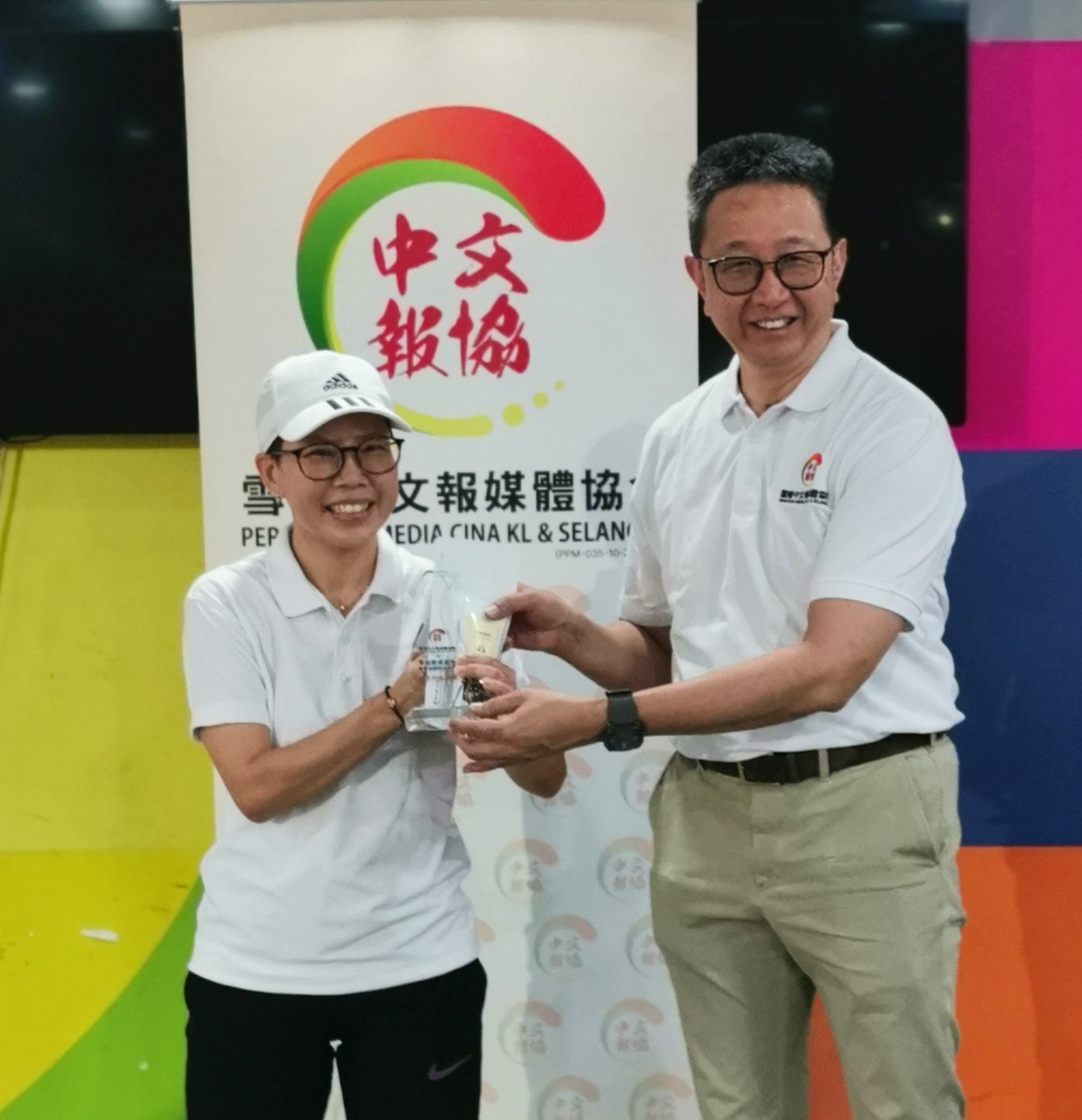 邓章钦：政界与华社桥梁 中文报有效传达资讯