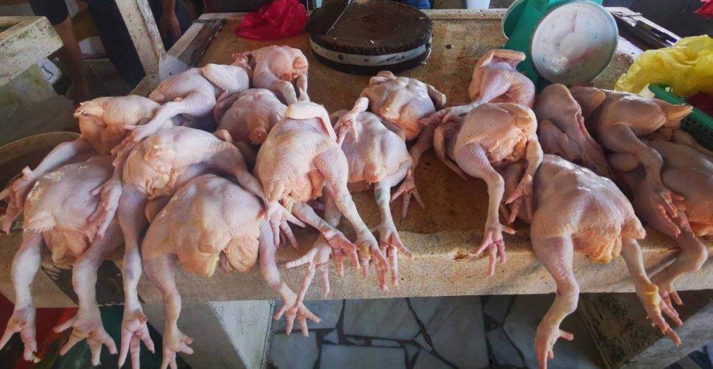 部分鸡贩卖超过顶价 肉鸡难养缺货涨价