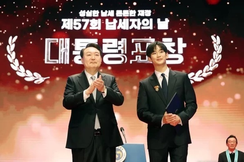 金秀贤宋智孝当选模范纳税人 获韩总统表扬