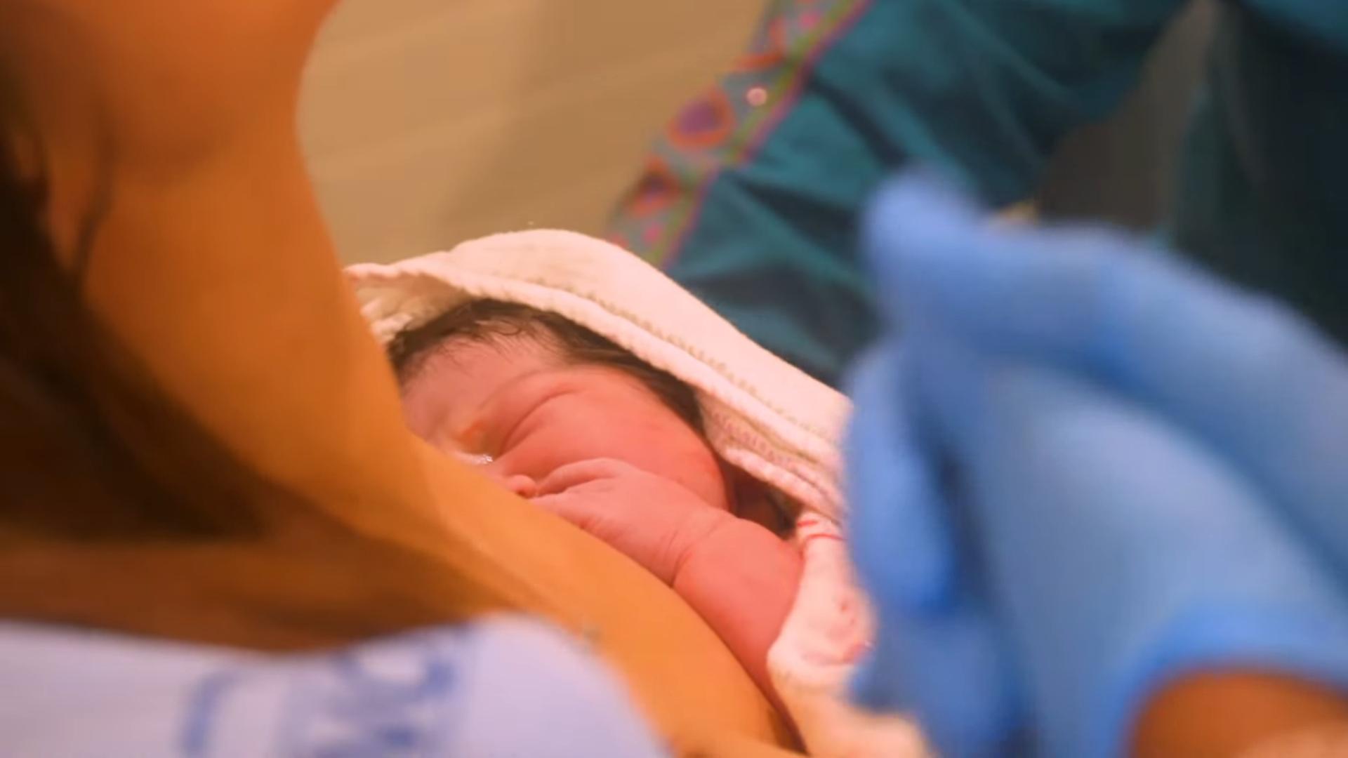 锺嘉欣公开浴缸产女过程 减轻其他母亲的恐惧