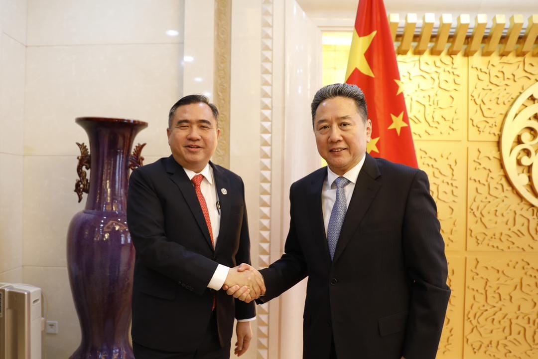 陆兆福与李小鹏会面交流