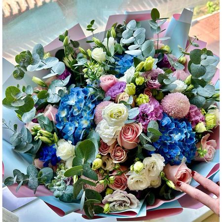 陈乔恩结婚1周年 晒牵手背影照甜喊“老公”