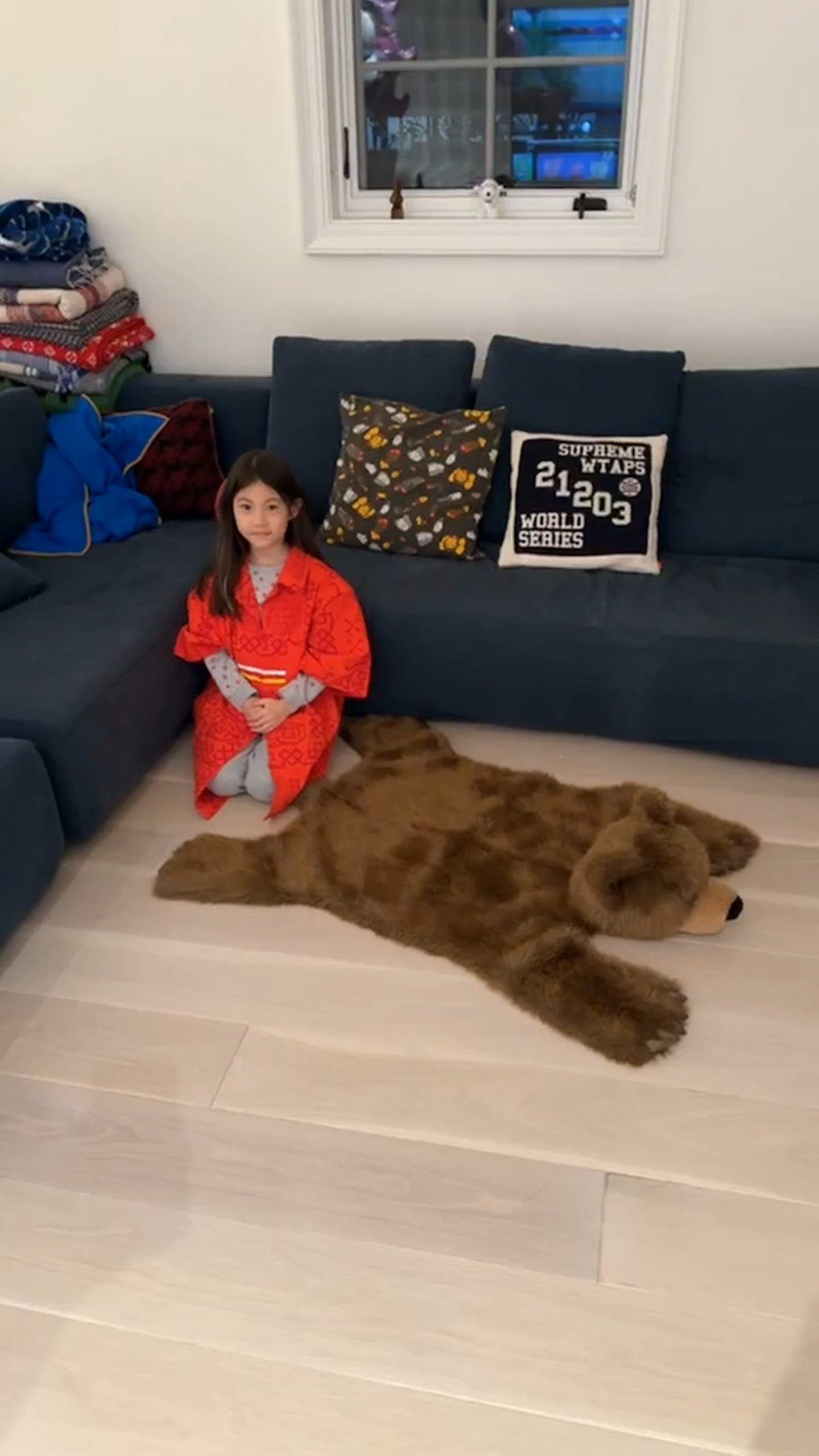 陈冠希开箱爱女玩具屋  Alaia自己设计上百件衣