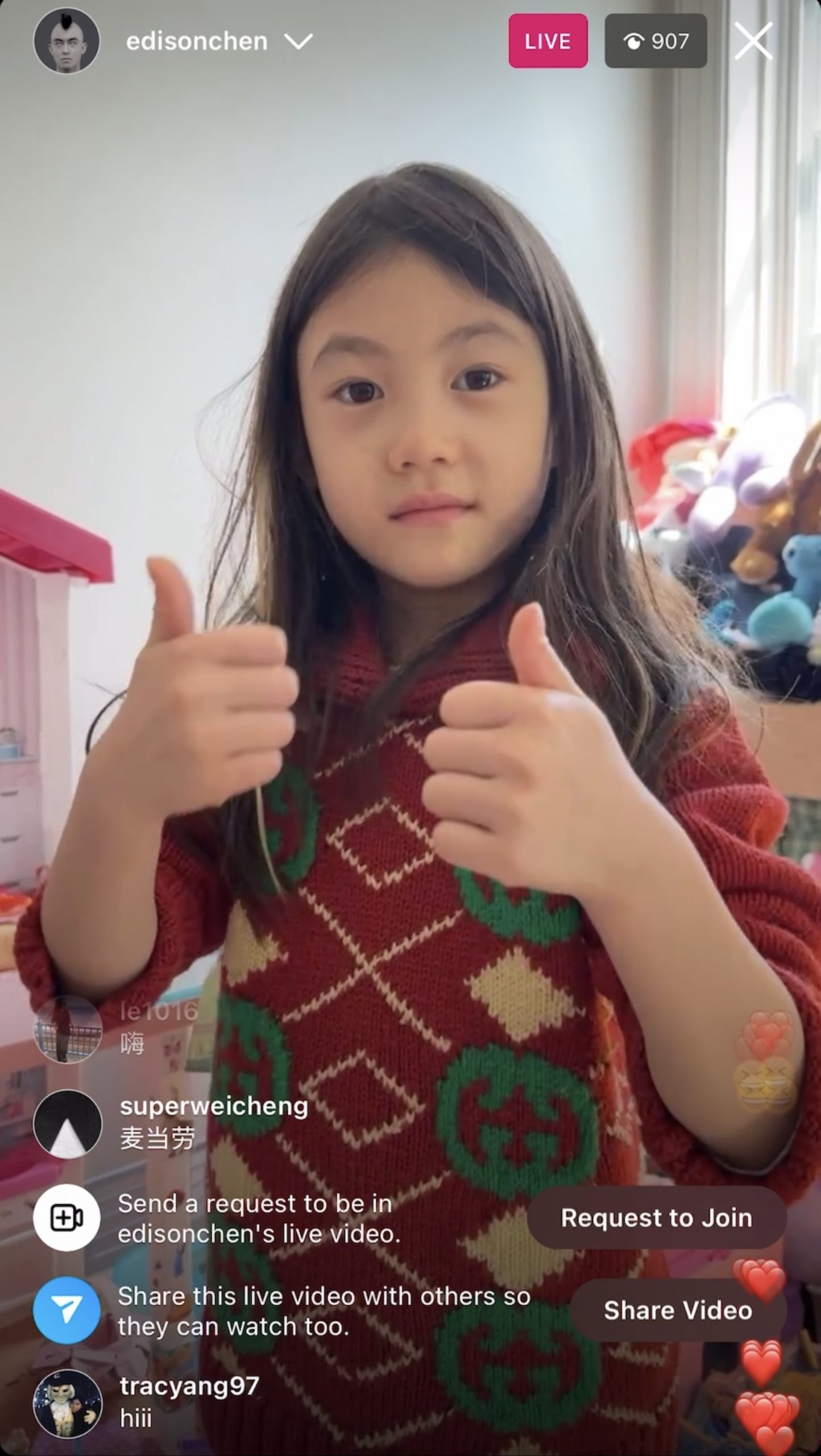 陈冠希开箱爱女玩具屋  Alaia自己设计上百件衣