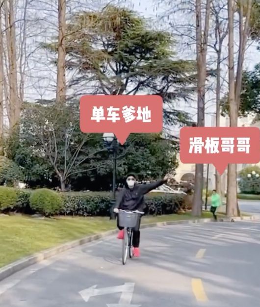 陈小春么儿扎马尾骑脚车 网忧会有性别认知障碍