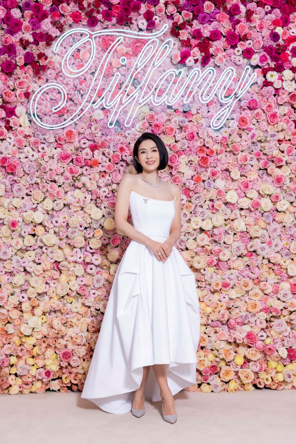 难得露面开工 杨采妮自曝剪短发原因