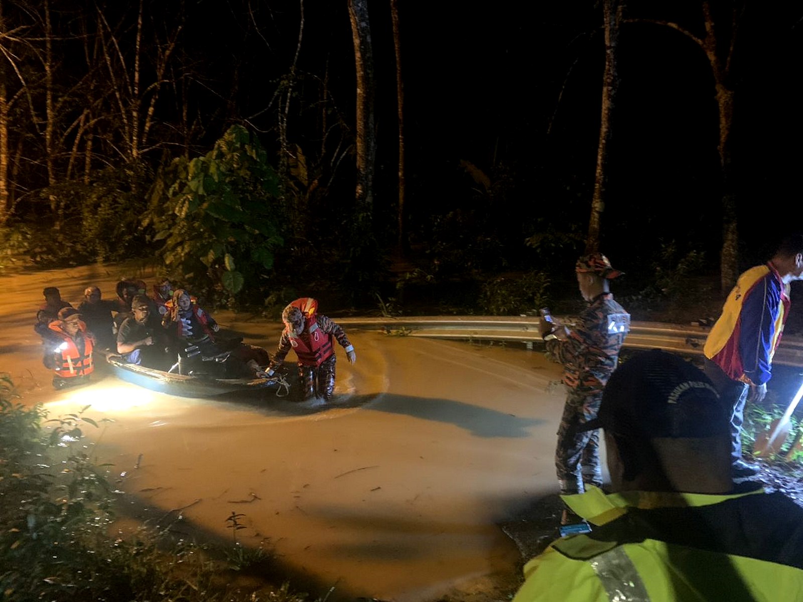 雨停却涨水,仁保县启动4临时疏散中心,收容155名灾黎