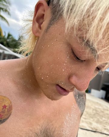 露胸毛被酸中年油腻大叔 　黄子韬霸气反呛