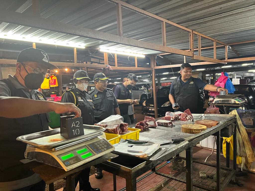 霹贸消局展巴刹综合行动 开5罚单共1千令吉