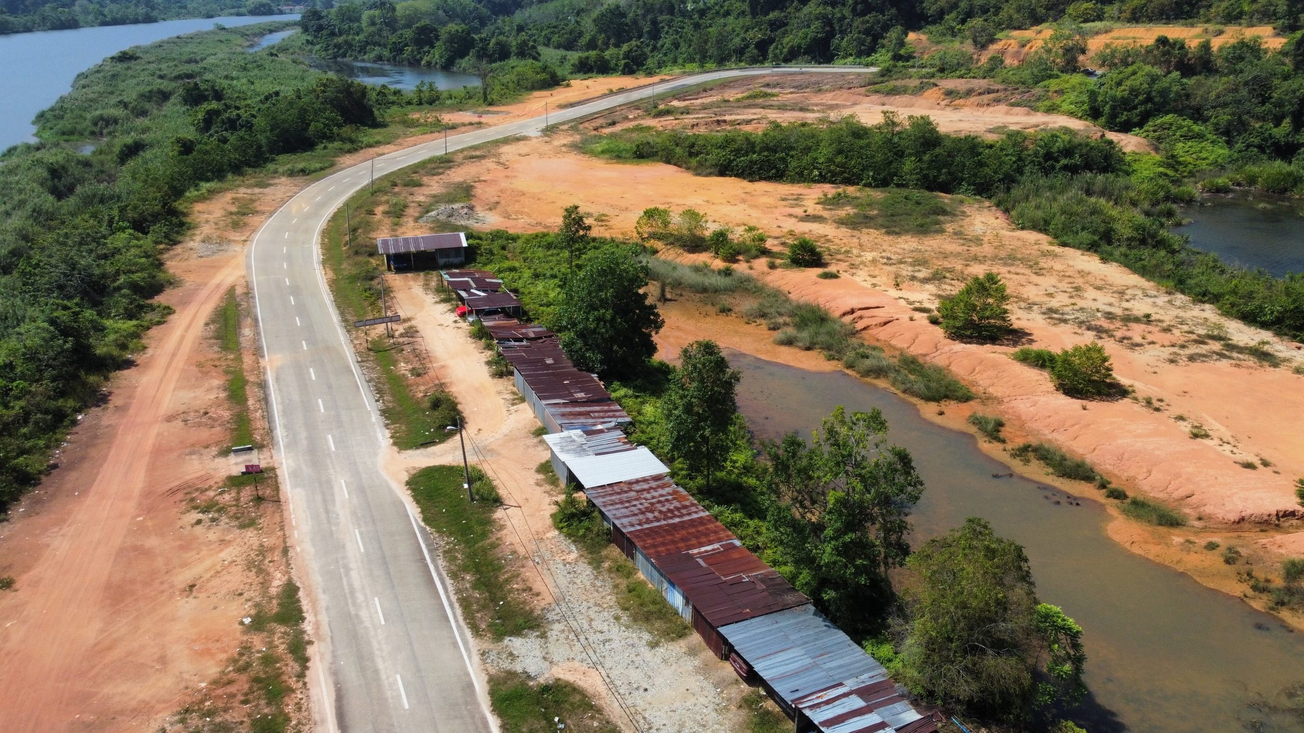 霹/显著/新公路大型基建 上霹玲珑宜力各行业受惠