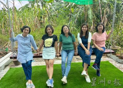 霹/第5版头/久仰翠绿校园美景 下霹华小教师访中华校园