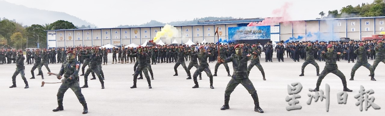 霹：封底主文／霹雳州警方举行第216届警察日庆典
