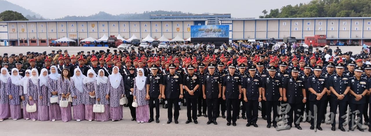 霹：封底主文／霹雳州警方举行第216届警察日庆典