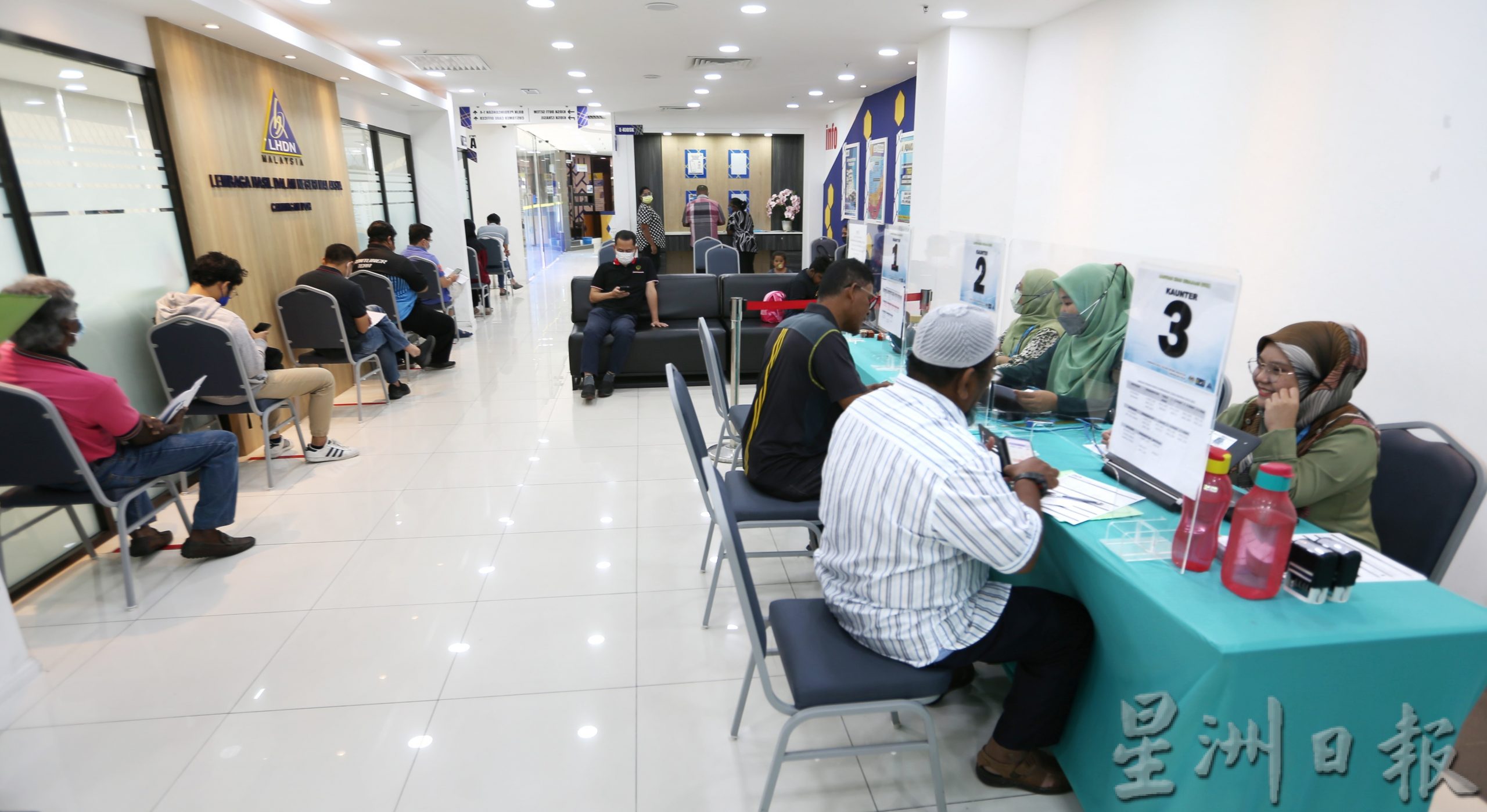 霹:封面主文/爱心援助金计划8日接纳表格申请