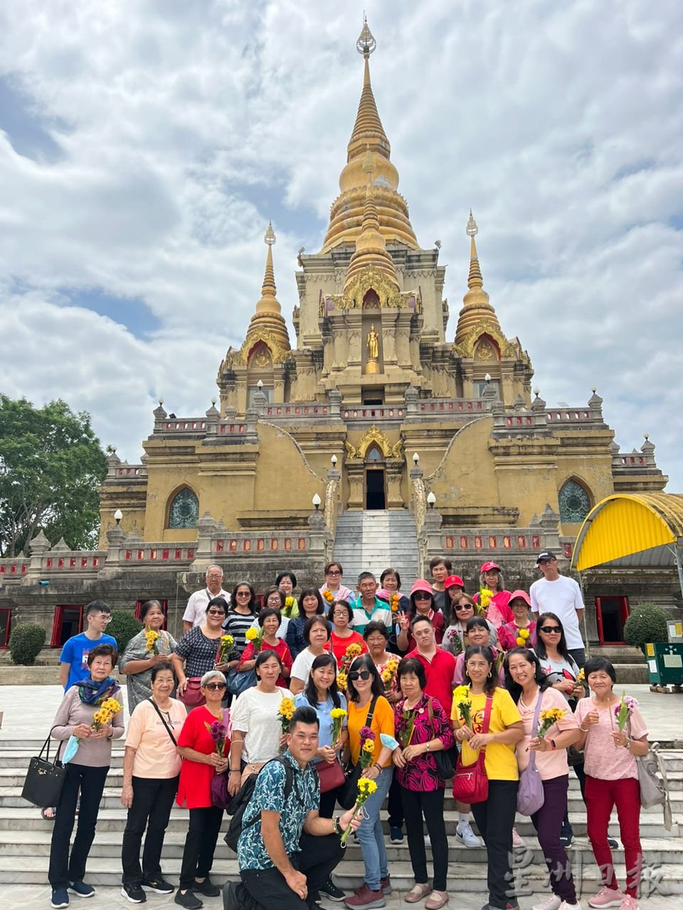 霹:版八头/勿洞超热景点玻璃空中走廊虽然已经开始征收入门票