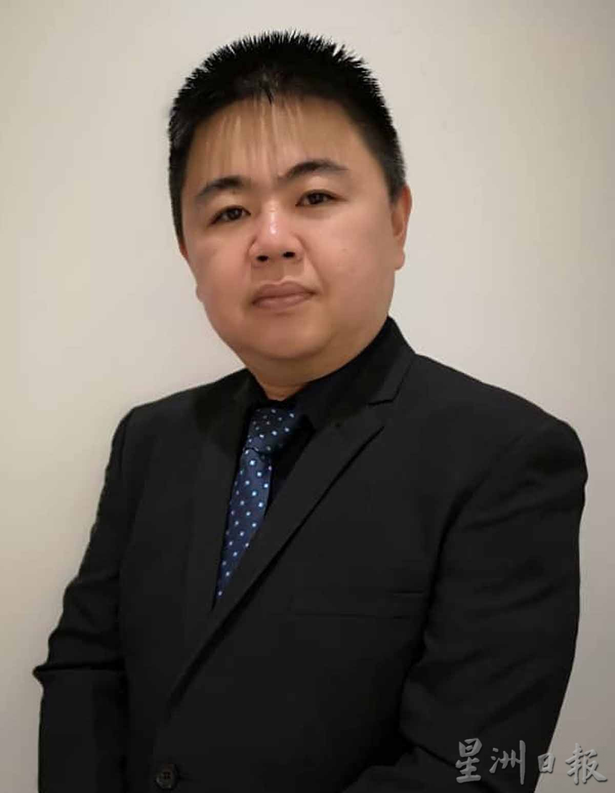 霹:第三版头/曼绒市议会落实衣著准则