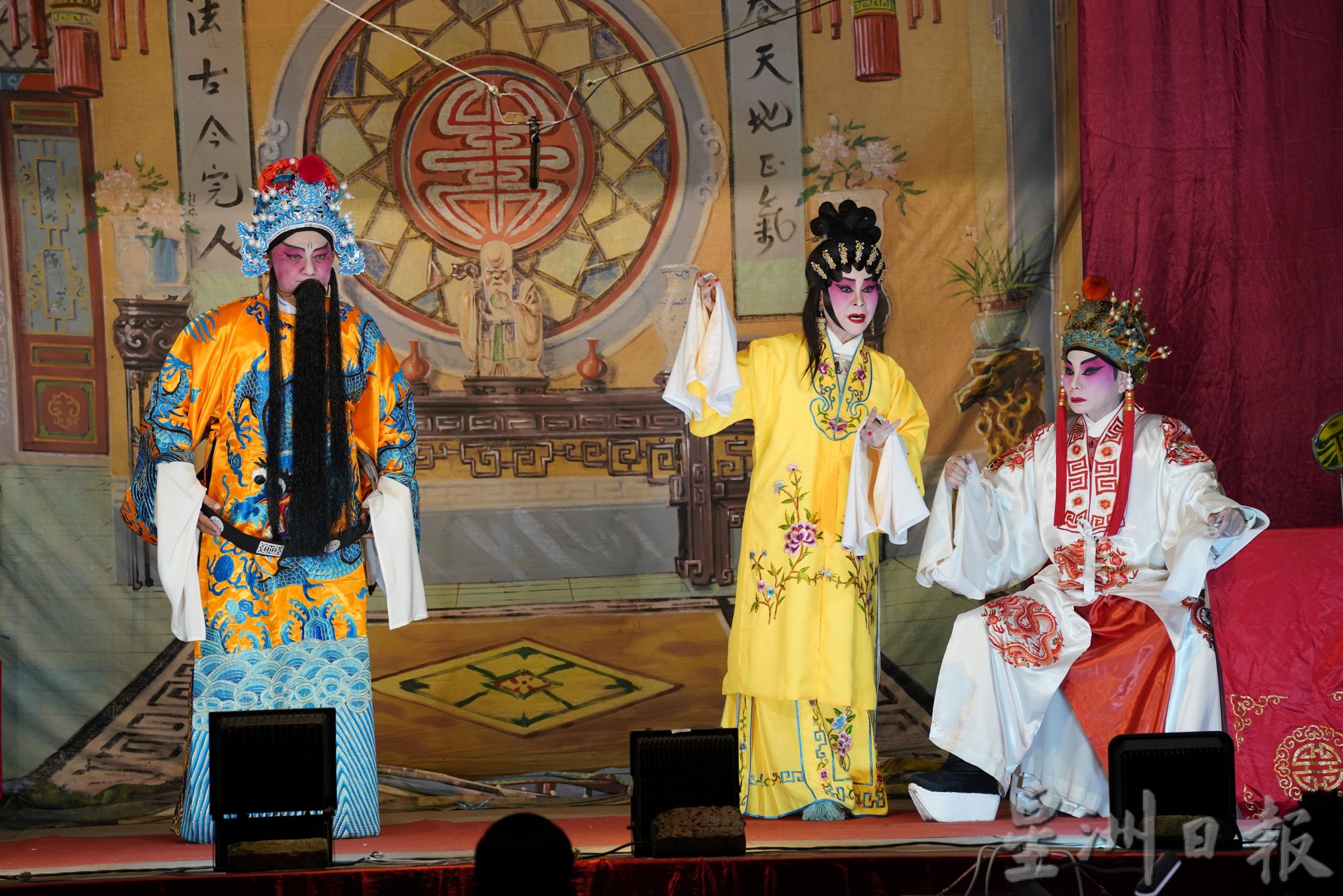 霹:第二版头/坝罗古庙神诞上演酬神戏 外国人也捧场庆新声