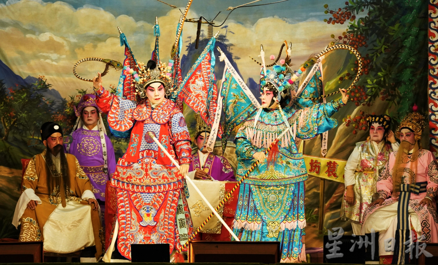 霹:第二版头/坝罗古庙神诞上演酬神戏 外国人也捧场庆新声