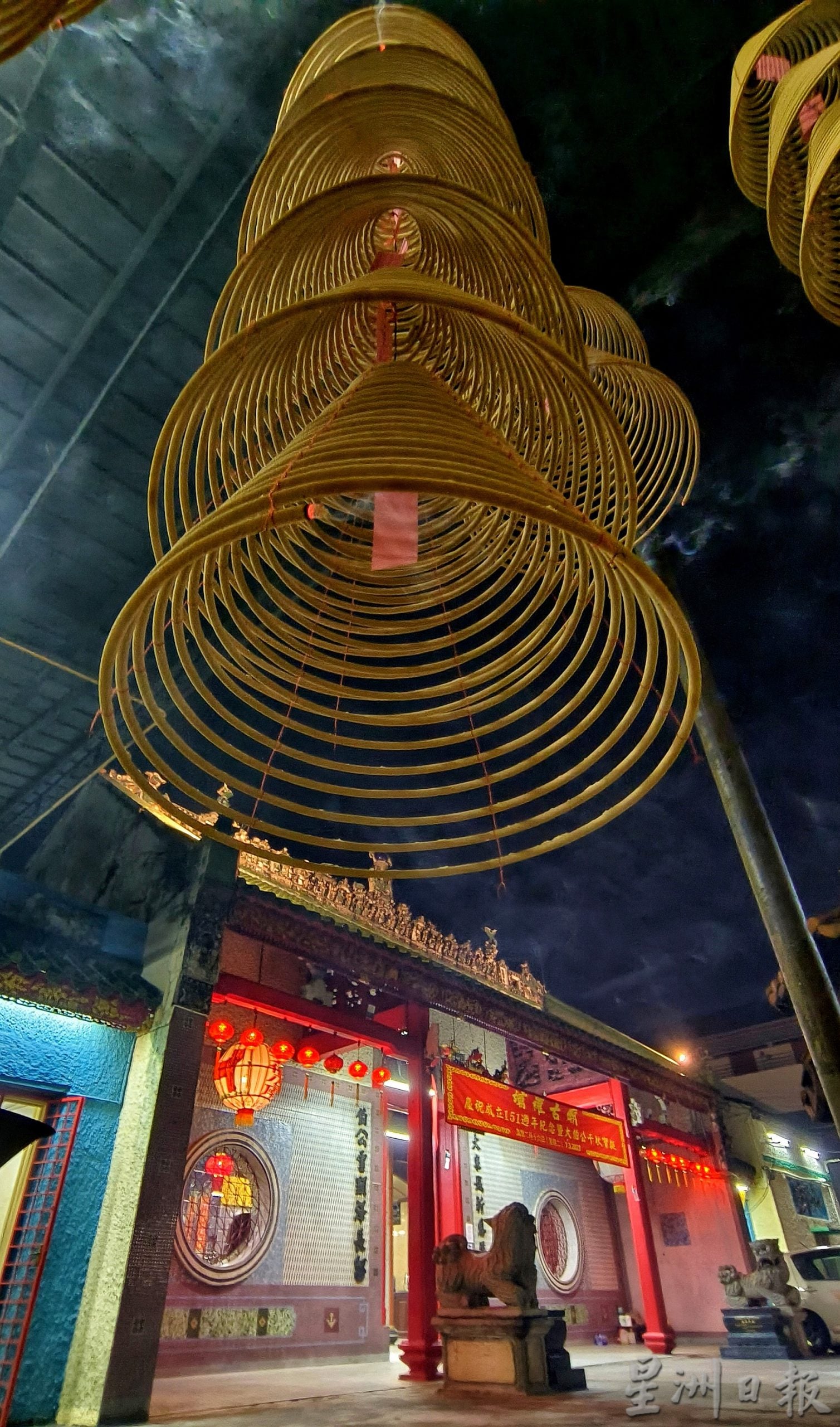 霹:第二版头/坝罗古庙神诞上演酬神戏 外国人也捧场庆新声